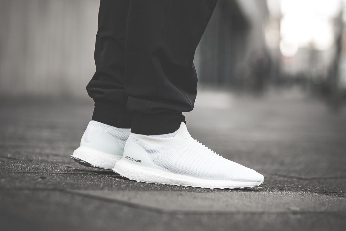 Ultra boost 4.0 non dyed white on on sale feet